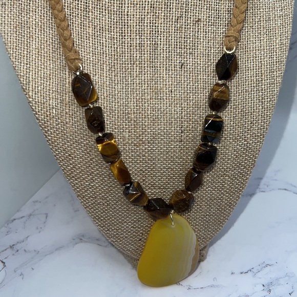 NWT French Connection Tiger Eye and Agate Pendant Necklace. - Picture 3 of 9